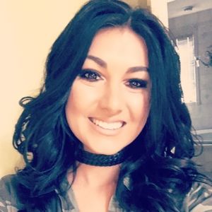 Meet your Posher, Alexa bianca